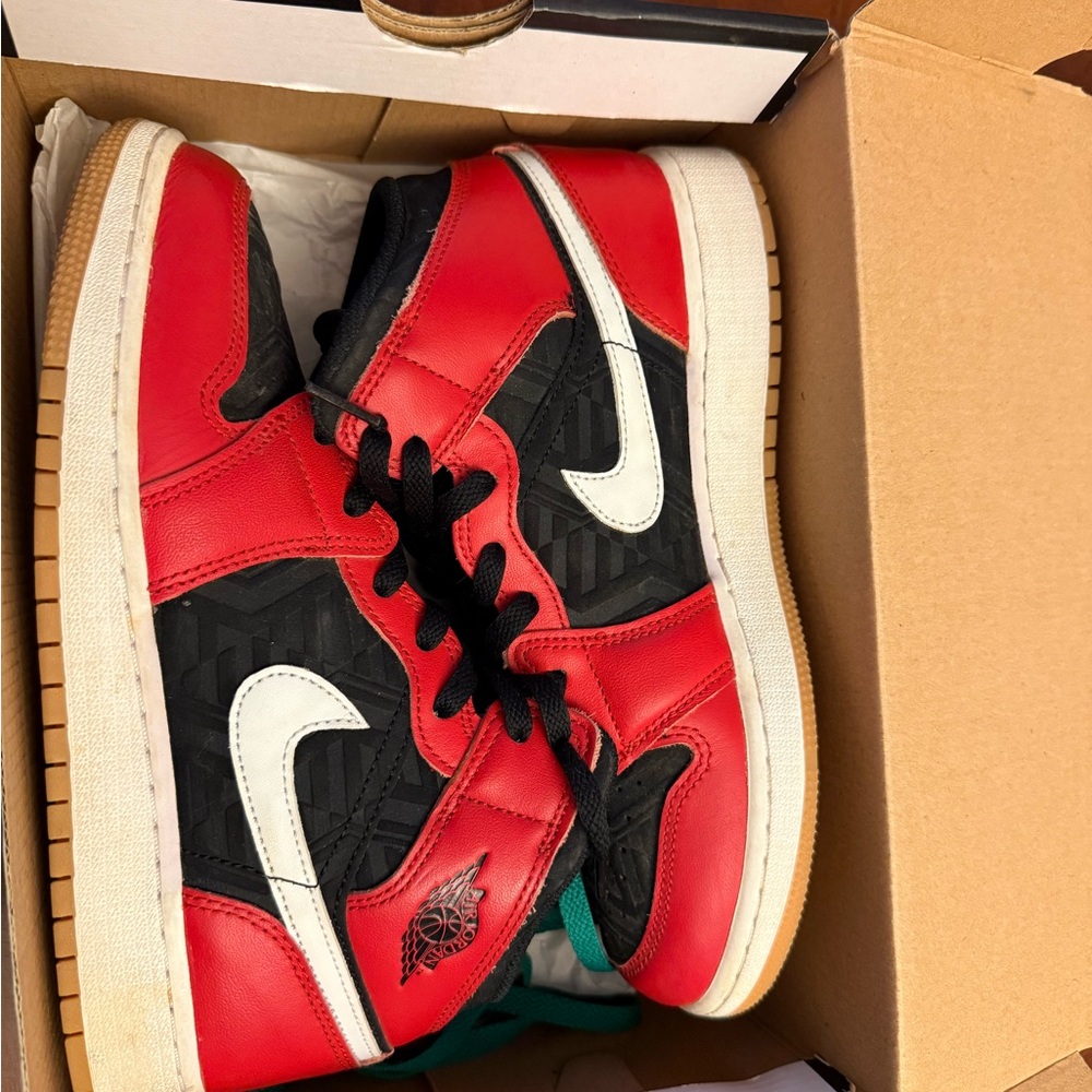 Air Jordan 1 Mid SE (GS) Sneakers